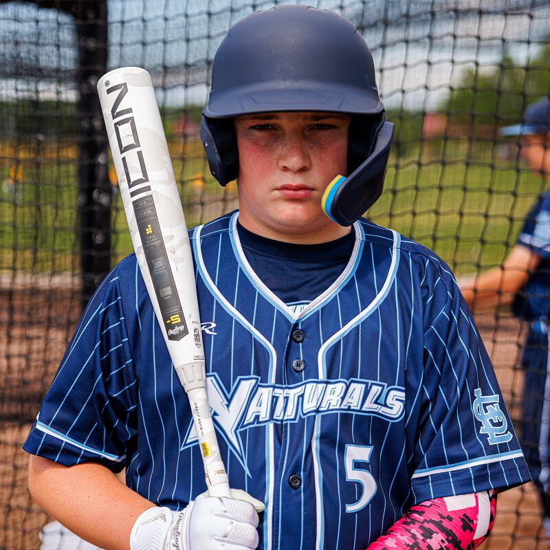 Picture of a baseball player holding a 2025 Icon USSSA bat on his shoulder loading=